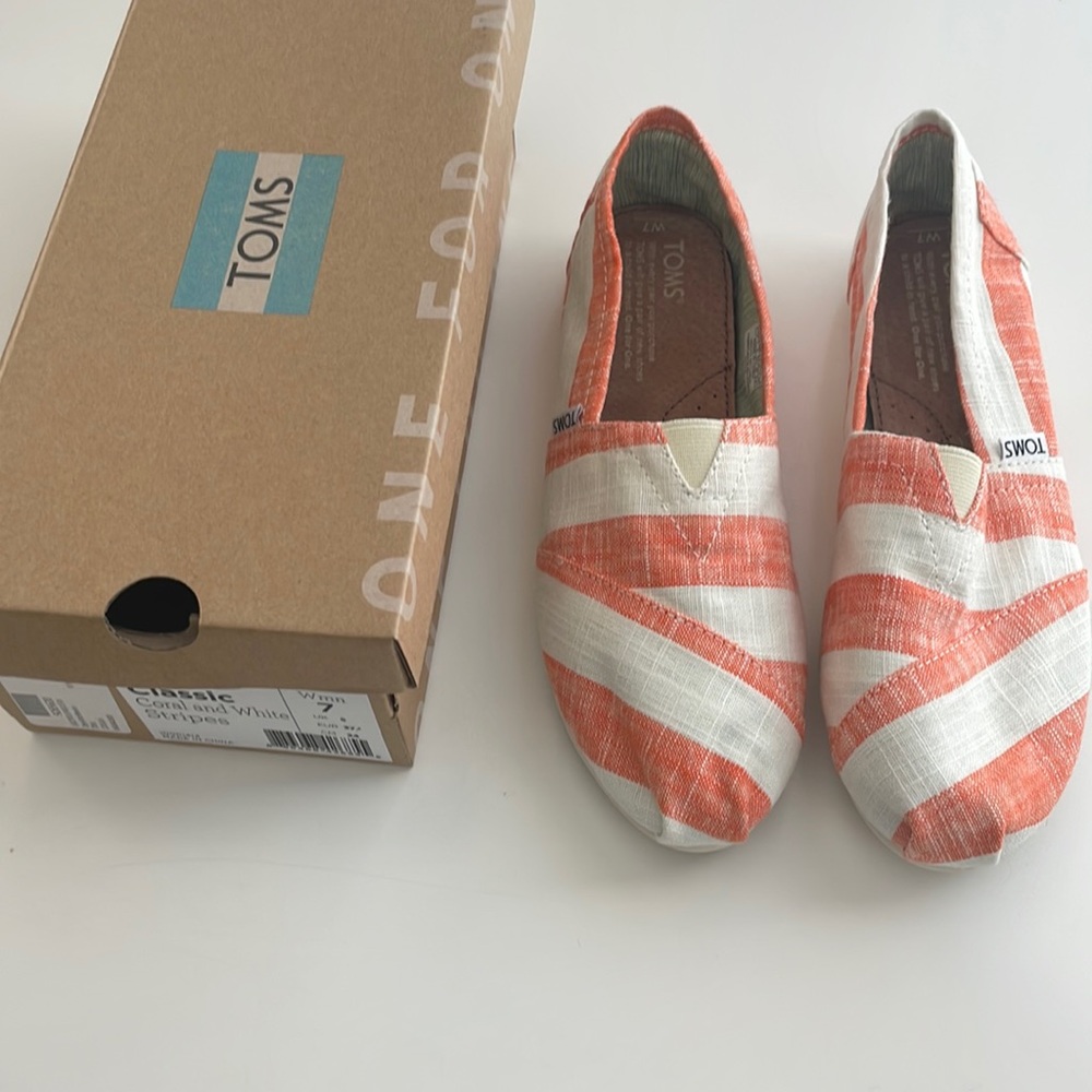 NWT Toms Classic coral and white stripe